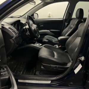 Mitsubishi Outlander 7-Sits 2.4 170hk AWD Business|Drag|Skinn|Nyserv|P-senso