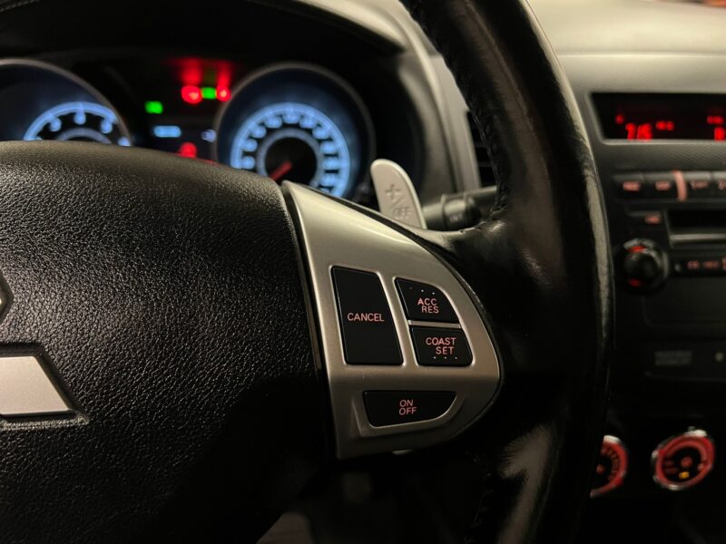 Mitsubishi Outlander 7-Sits 2.4 170hk AWD Business|Drag|Skinn|Nyserv|P-senso