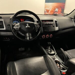 Mitsubishi Outlander 7-Sits 2.4 170hk AWD Business|Drag|Skinn|Nyserv|P-senso
