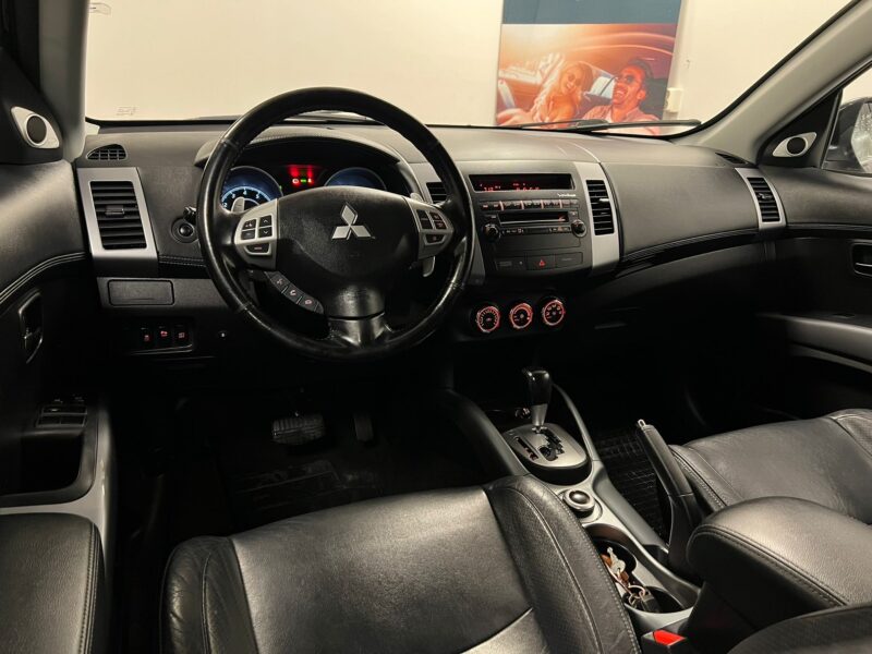 Mitsubishi Outlander 7-Sits 2.4 170hk AWD Business|Drag|Skinn|Nyserv|P-senso