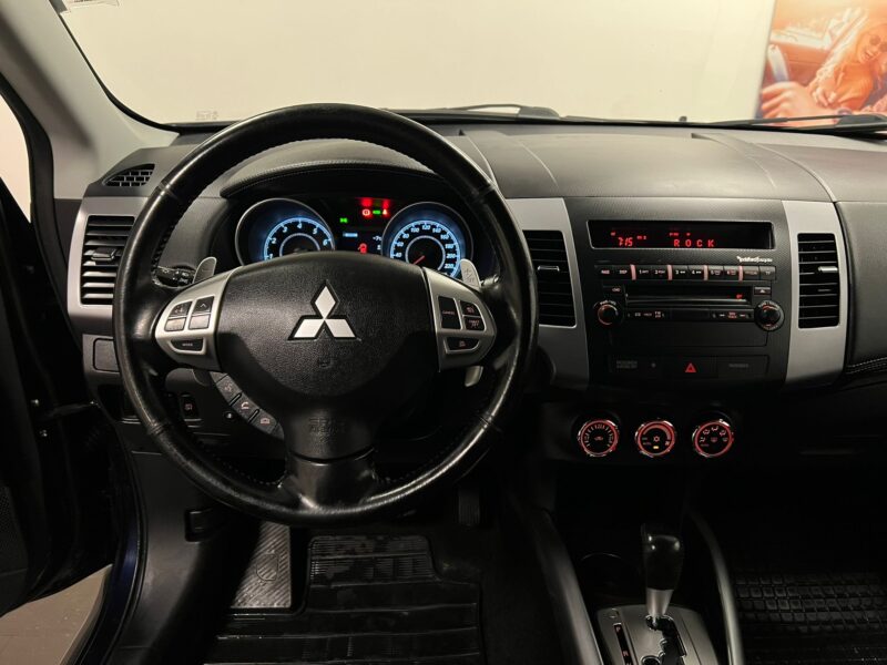 Mitsubishi Outlander 7-Sits 2.4 170hk AWD Business|Drag|Skinn|Nyserv|P-senso