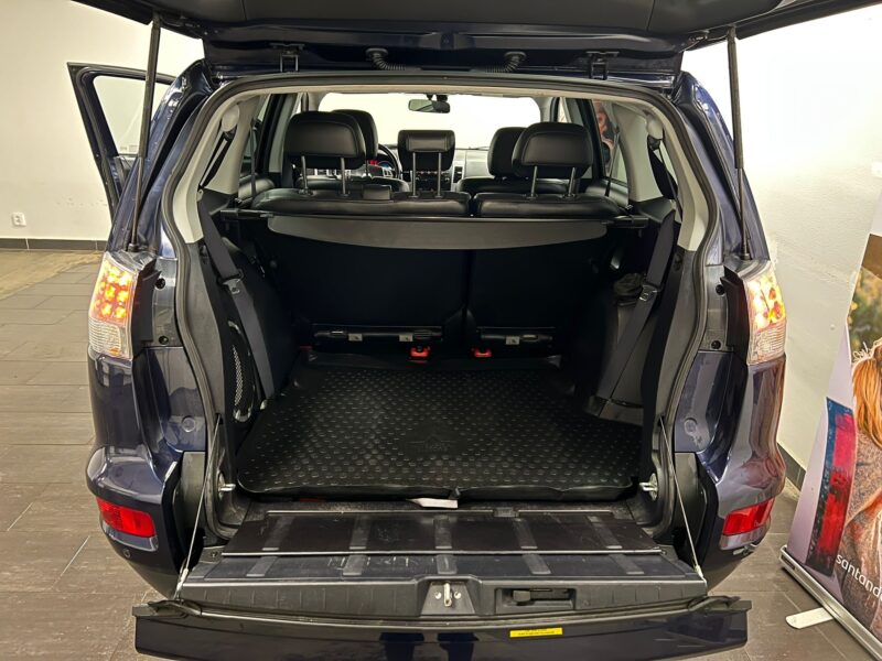 Mitsubishi Outlander 7-Sits 2.4 170hk AWD Business|Drag|Skinn|Nyserv|P-senso