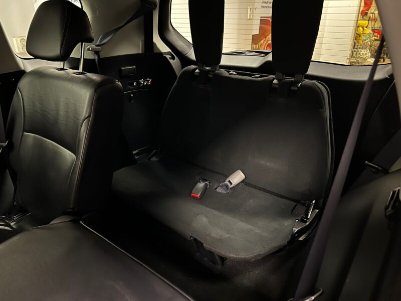 Mitsubishi Outlander 7-Sits 2.4 170hk AWD Business|Drag|Skinn|Nyserv|P-senso