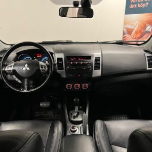 Mitsubishi Outlander 7-Sits 2.4 170hk AWD Business|Drag|Skinn|Nyserv|P-senso