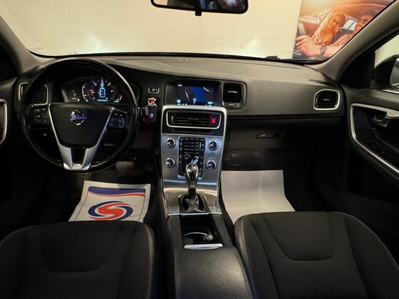 Volvo V60 Cross Country D4 AWD Geartronic Momentum|Navi|Värmare|Drag|Rattvärme