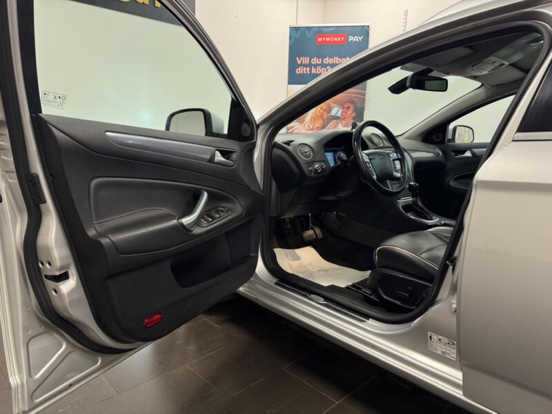 Ford Mondeo Kombi EST Business|D-Värmare|Keyless|Nybes|Nyserv|Drag