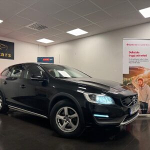 Volvo V60 Cross Country D4 AWD Geartronic Momentum|Navi|Värmare|Drag|Rattvärme