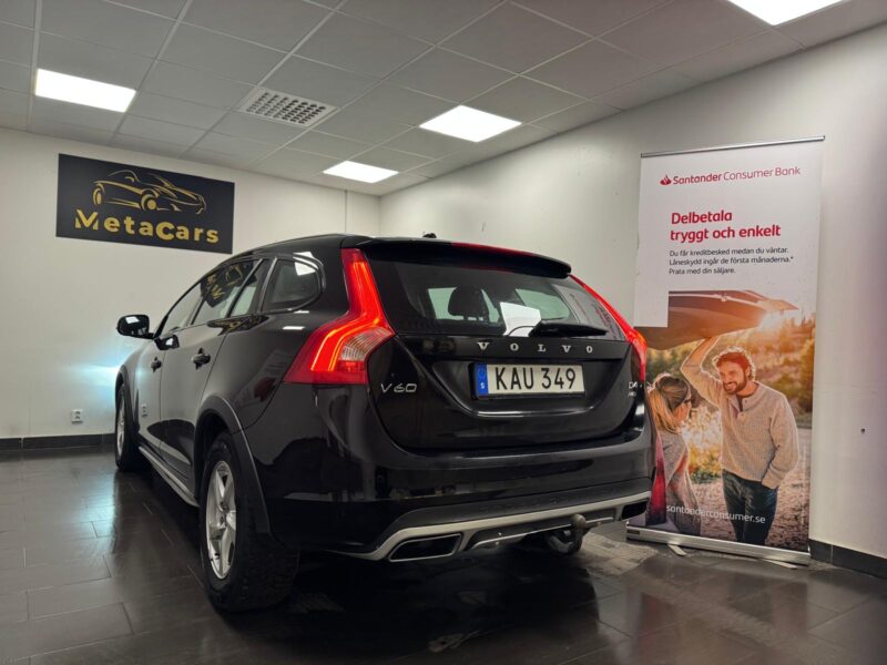 Volvo V60 Cross Country D4 AWD Geartronic Momentum|Navi|Värmare|Drag|Rattvärme