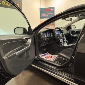 Volvo V60 Cross Country D4 AWD Geartronic Momentum|Navi|Värmare|Drag|Rattvärme
