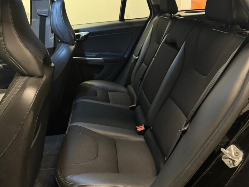 Volvo V60 Cross Country D4 AWD Geartronic Momentum|Navi|Värmare|Drag|Rattvärme
