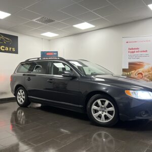 Volvo V70 D2 Momentum|D-Värmare|Dragkrok|Fullservad|Halvskinn|