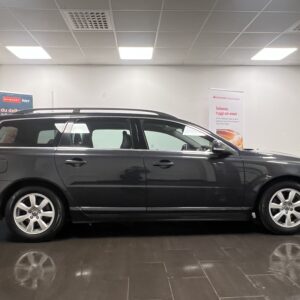 Volvo V70 D2 Momentum|D-Värmare|Dragkrok|Fullservad|Halvskinn|