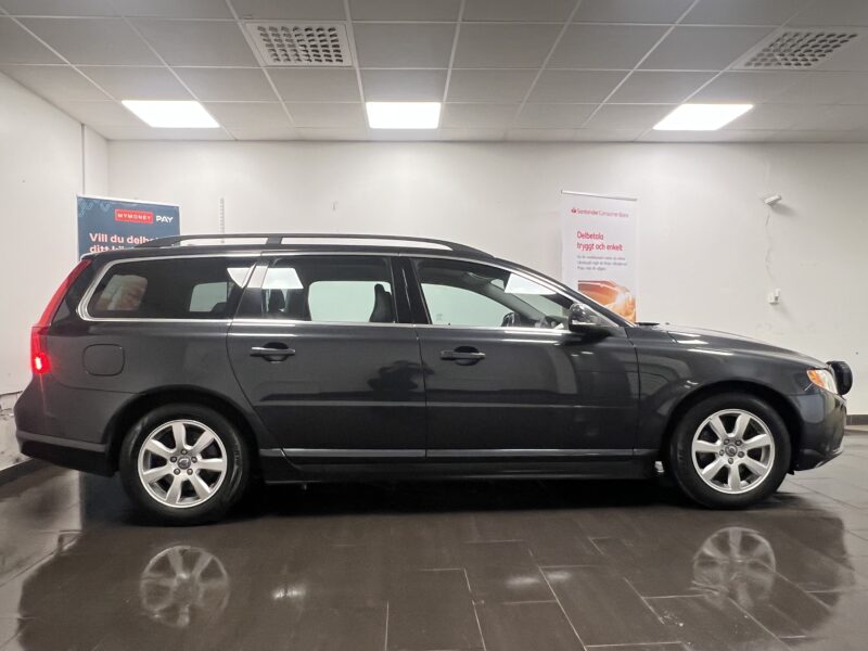 Volvo V70 D2 Momentum|D-Värmare|Dragkrok|Fullservad|Halvskinn|