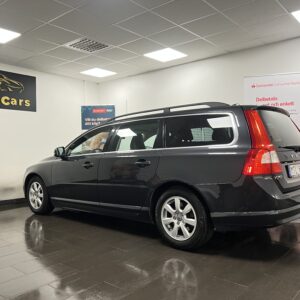 Volvo V70 D2 Momentum|D-Värmare|Dragkrok|Fullservad|Halvskinn|