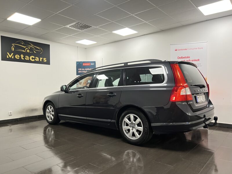 Volvo V70 D2 Momentum|D-Värmare|Dragkrok|Fullservad|Halvskinn|