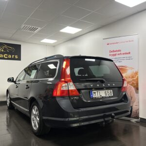 Volvo V70 D2 Momentum|D-Värmare|Dragkrok|Fullservad|Halvskinn|