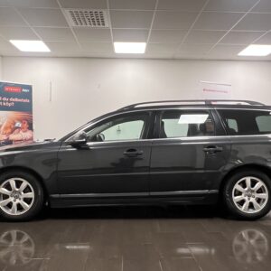 Volvo V70 D2 Momentum|D-Värmare|Dragkrok|Fullservad|Halvskinn|