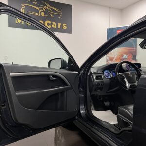 Volvo V70 D2 Momentum|D-Värmare|Dragkrok|Fullservad|Halvskinn|