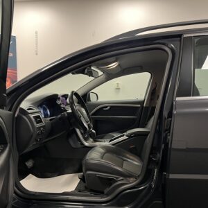 Volvo V70 D2 Momentum|D-Värmare|Dragkrok|Fullservad|Halvskinn|