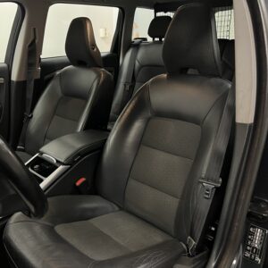 Volvo V70 D2 Momentum|D-Värmare|Dragkrok|Fullservad|Halvskinn|