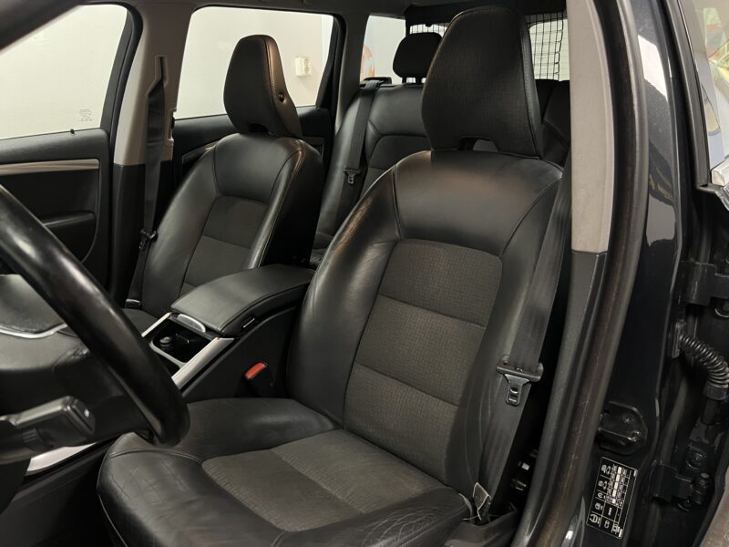 Volvo V70 D2 Momentum|D-Värmare|Dragkrok|Fullservad|Halvskinn|