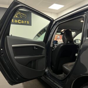 Volvo V70 D2 Momentum|D-Värmare|Dragkrok|Fullservad|Halvskinn|