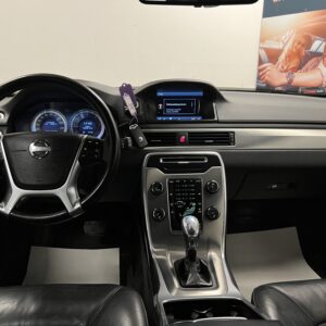 Volvo V70 D2 Momentum|D-Värmare|Dragkrok|Fullservad|Halvskinn|