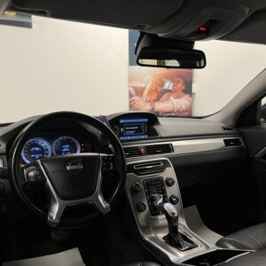 Volvo V70 D2 Momentum|D-Värmare|Dragkrok|Fullservad|Halvskinn|