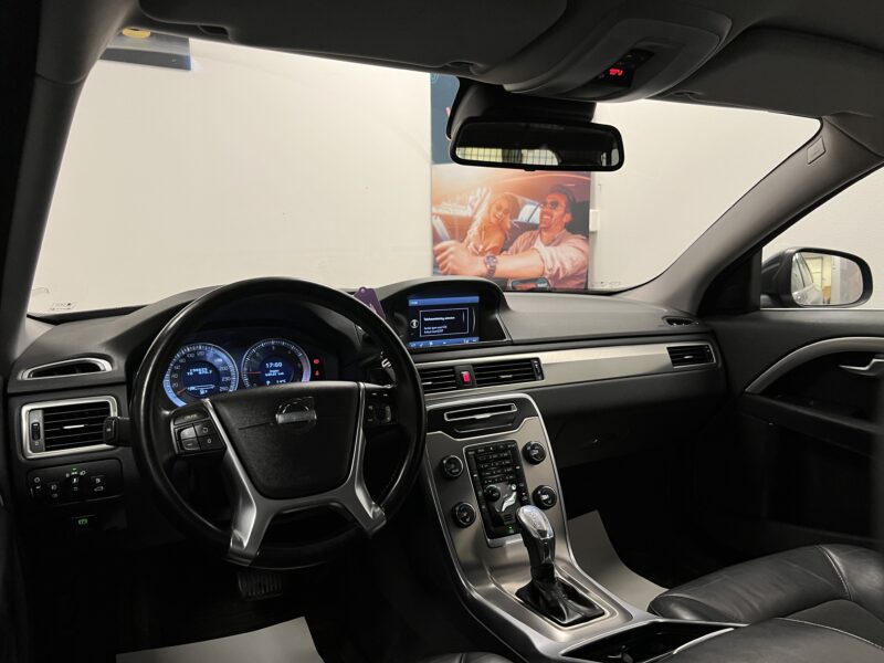 Volvo V70 D2 Momentum|D-Värmare|Dragkrok|Fullservad|Halvskinn|