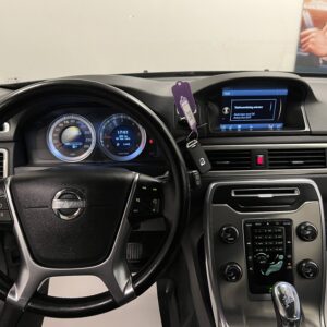 Volvo V70 D2 Momentum|D-Värmare|Dragkrok|Fullservad|Halvskinn|