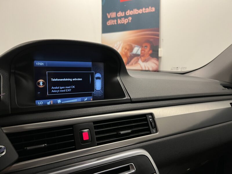 Volvo V70 D2 Momentum|D-Värmare|Dragkrok|Fullservad|Halvskinn|