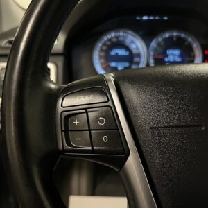 Volvo V70 D2 Momentum|D-Värmare|Dragkrok|Fullservad|Halvskinn|