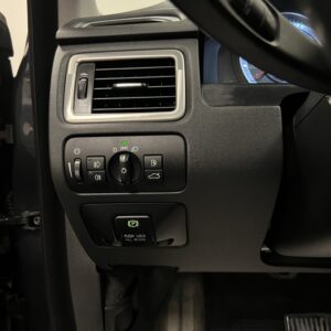 Volvo V70 D2 Momentum|D-Värmare|Dragkrok|Fullservad|Halvskinn|