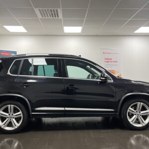 Volkswagen Tiguan 2.0 TDI 4M R-Line|D-Värmare|Pano|Drag|B-Kamera|Nyservad
