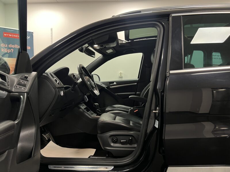Volkswagen Tiguan 2.0 TDI 4M R-Line|D-Värmare|Pano|Drag|B-Kamera|Nyservad