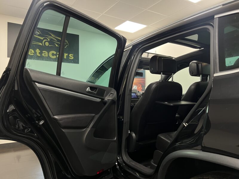 Volkswagen Tiguan 2.0 TDI 4M R-Line|D-Värmare|Pano|Drag|B-Kamera|Nyservad