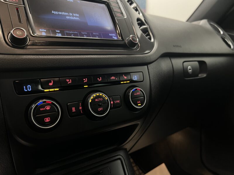 Volkswagen Tiguan 2.0 TDI 4M R-Line|D-Värmare|Pano|Drag|B-Kamera|Nyservad