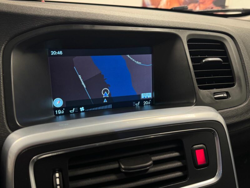Volvo V60 Cross Country D4 AWD Geartronic Momentum|Navi|Värmare|Drag|Rattvärme