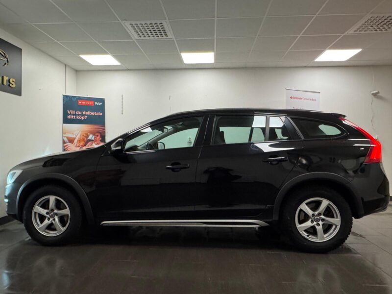 Volvo V60 Cross Country D4 AWD Geartronic Momentum|Navi|Värmare|Drag|Rattvärme