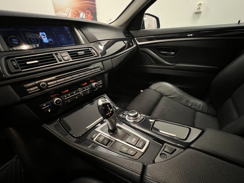 BMW 525D xDrive TouringSteptronic|Fullservad|M-Ratt|Carplay|Drag