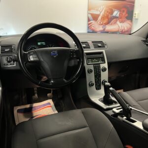 Volvo S40 2.0F Momentum 145hk|Drag|Nyservad|1Ägare|P-sensor