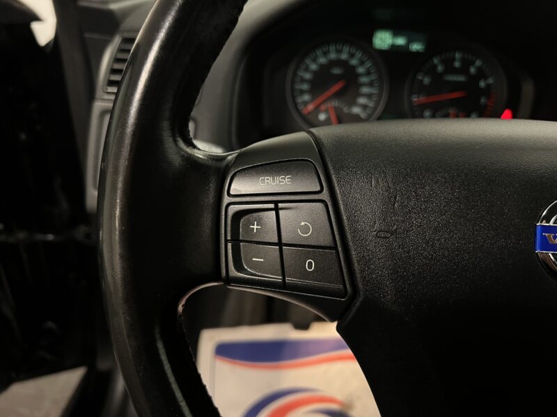 Volvo S40 2.0F Momentum 145hk|Drag|Nyservad|1Ägare|P-sensor
