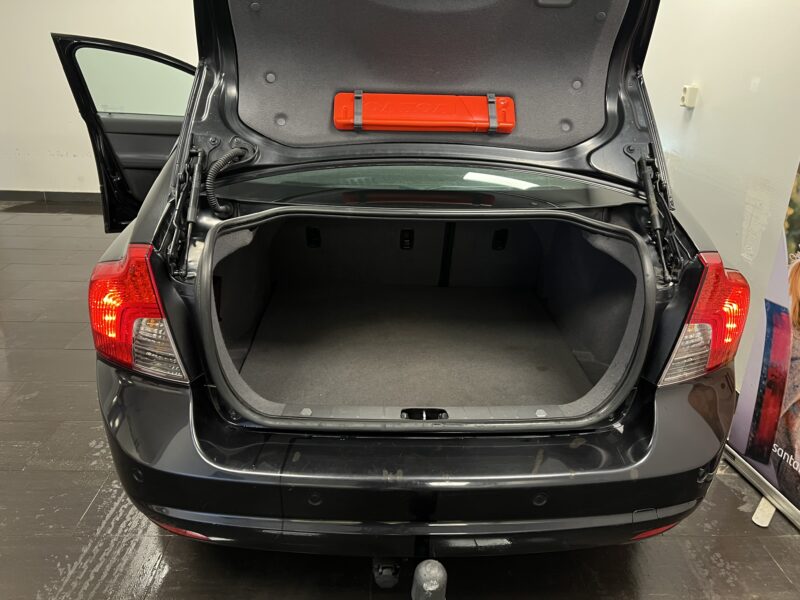 Volvo S40 2.0F Momentum 145hk|Drag|Nyservad|1Ägare|P-sensor