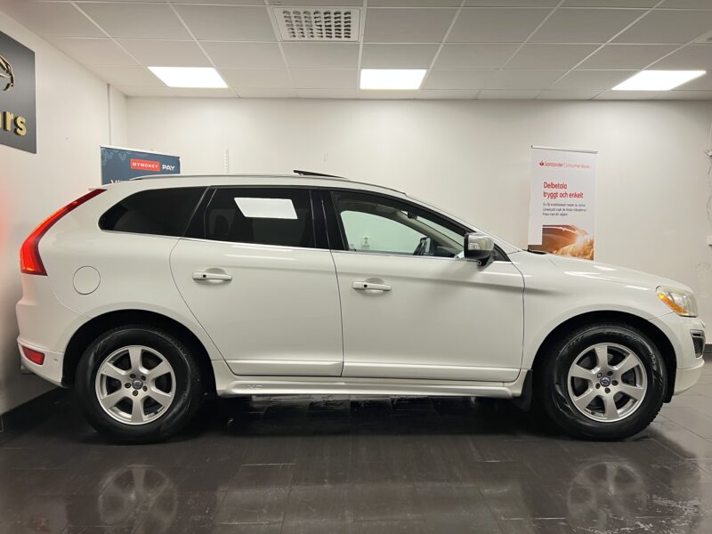 Volvo XC60 D5 AWD Geartronic R-Design 215hk|Pano|Värmare|Drag|Navi