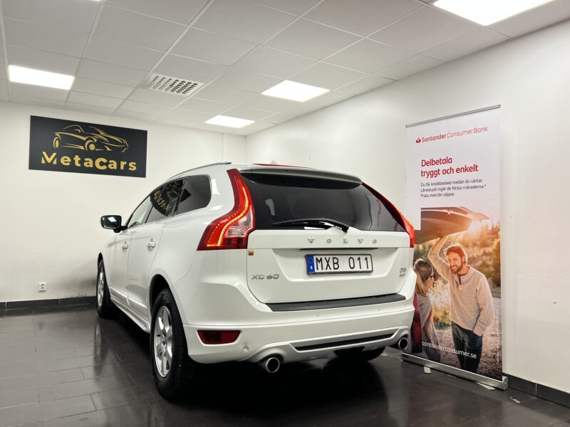 Volvo XC60 D5 AWD Geartronic R-Design 215hk|Pano|Värmare|Drag|Navi
