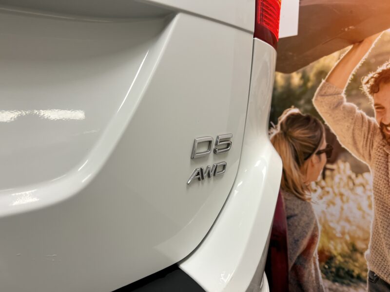 Volvo XC60 D5 AWD Geartronic R-Design 215hk|Pano|Värmare|Drag|Navi