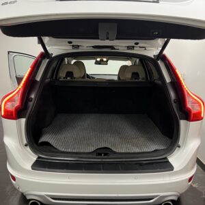 Volvo XC60 D5 AWD Geartronic R-Design 215hk|Pano|Värmare|Drag|Navi