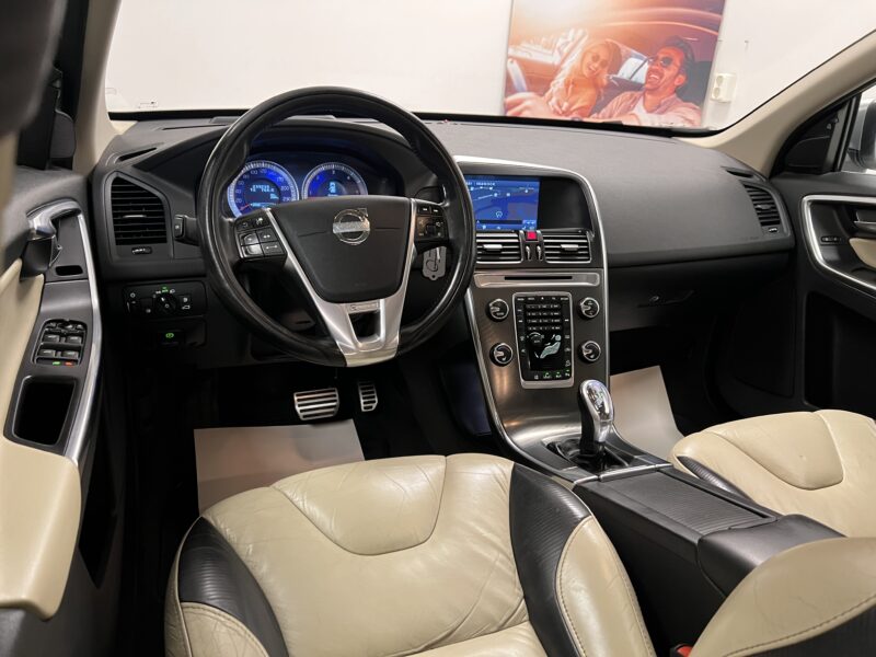 Volvo XC60 D5 AWD Geartronic R-Design 215hk|Pano|Värmare|Drag|Navi