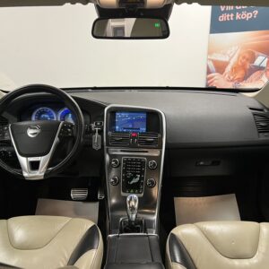 Volvo XC60 D5 AWD Geartronic R-Design 215hk|Pano|Värmare|Drag|Navi