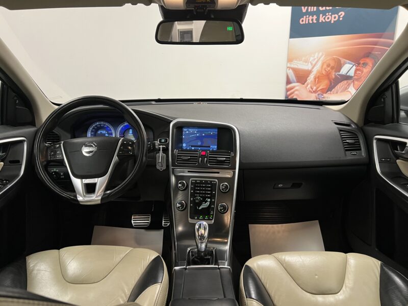 Volvo XC60 D5 AWD Geartronic R-Design 215hk|Pano|Värmare|Drag|Navi